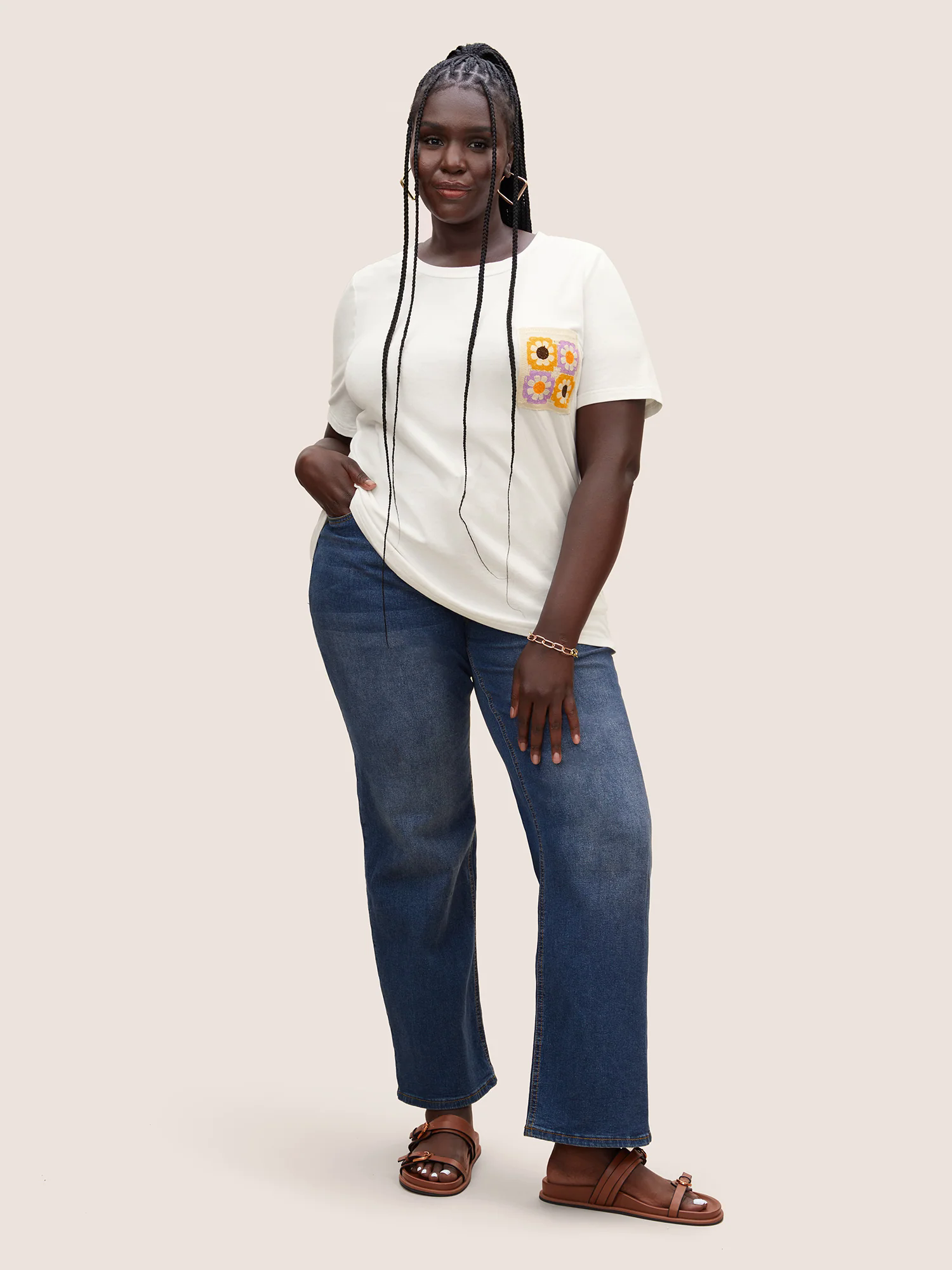 Round Neck Crochet Floral Patch Pocket T-shirt Round Neck Crochet Floral Patch Pocket T-shirt