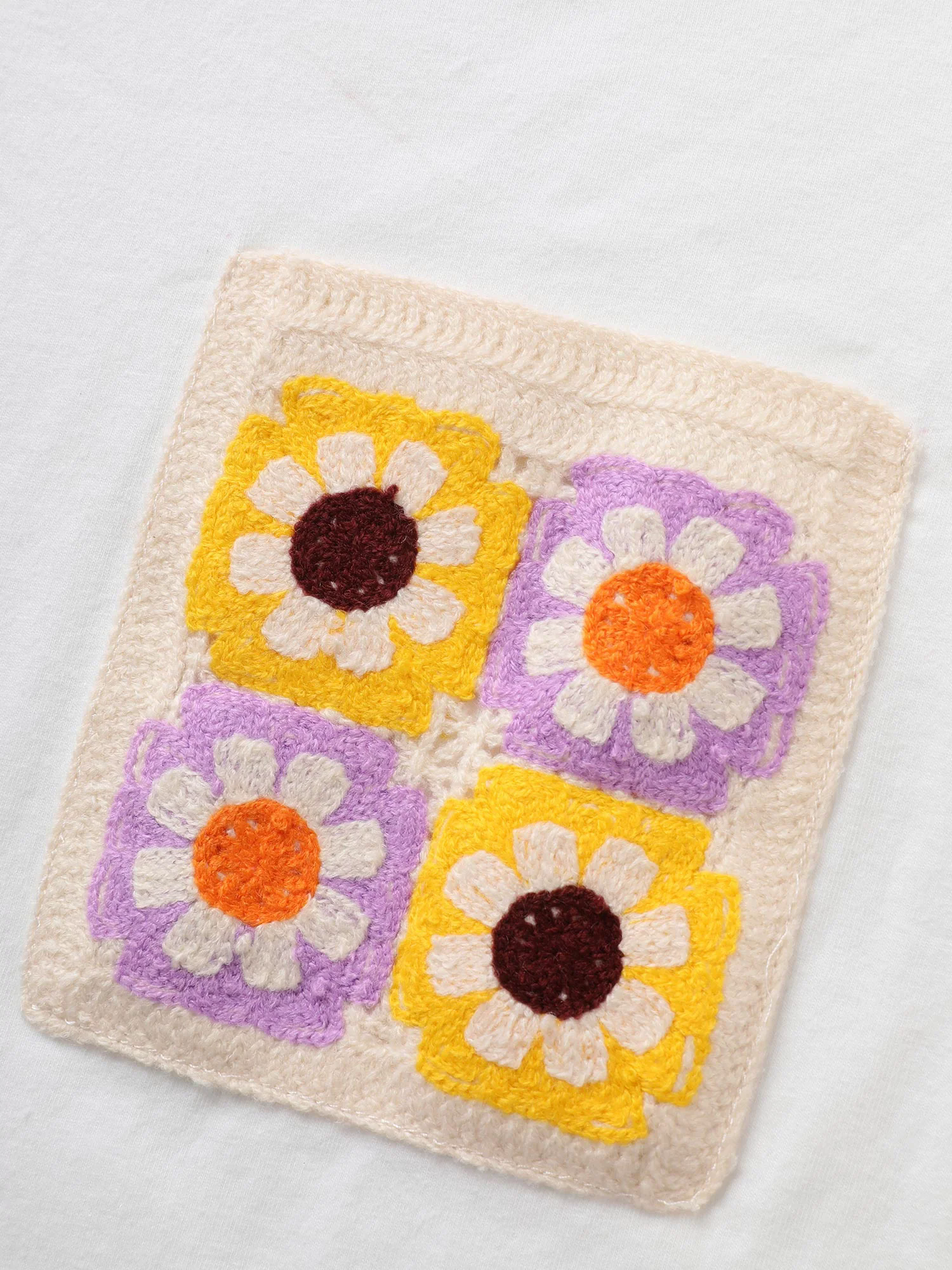 Round Neck Crochet Floral Patch Pocket T-shirt Round Neck Crochet Floral Patch Pocket T-shirt